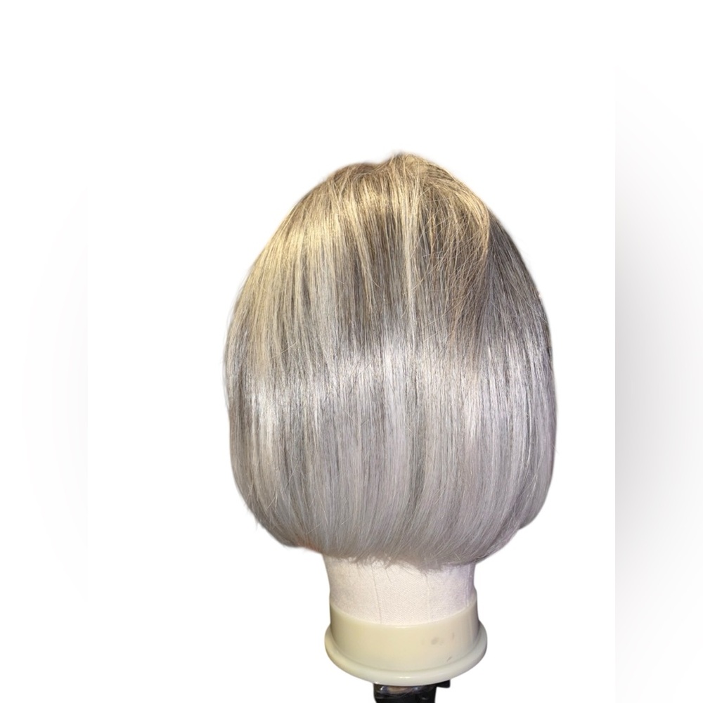 Carmen - Short Silver Bob Wig by JB Extension - Picture 14 of 16